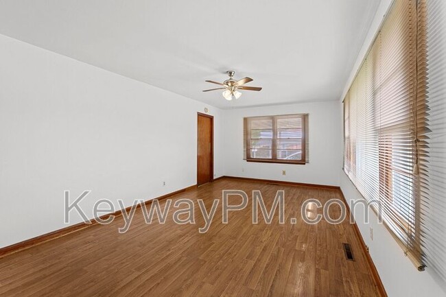 Photo - 1457 Columbia Hwy N