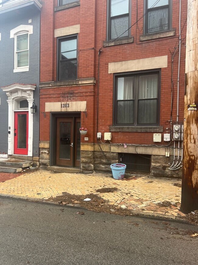 Building Photo - red1203 Unit Apt. 3