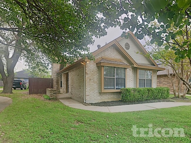 Building Photo - 2033 Feather Ln
