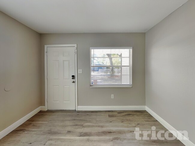 Photo - 8307 N Elmer St