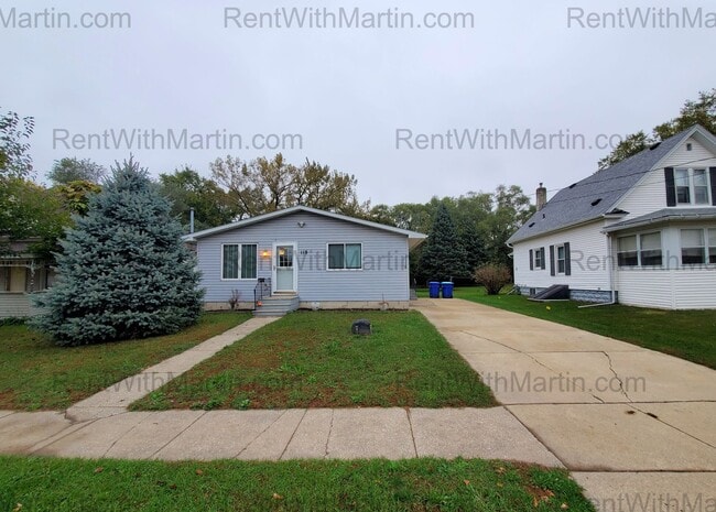 Photo - 3 Bedroom, 2 Bath & Main floor laundry- 6t...