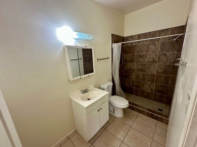 835 W 3rd St Unit 2