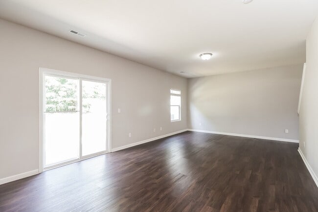 Photo - 1521 Waylon Ave