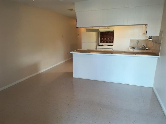 Photo - 1332 Stilt St