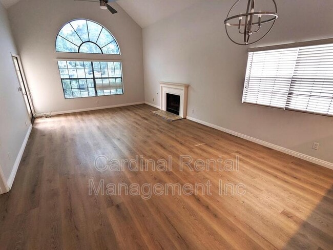 Photo - 130 Monterey Rd Unidad #319