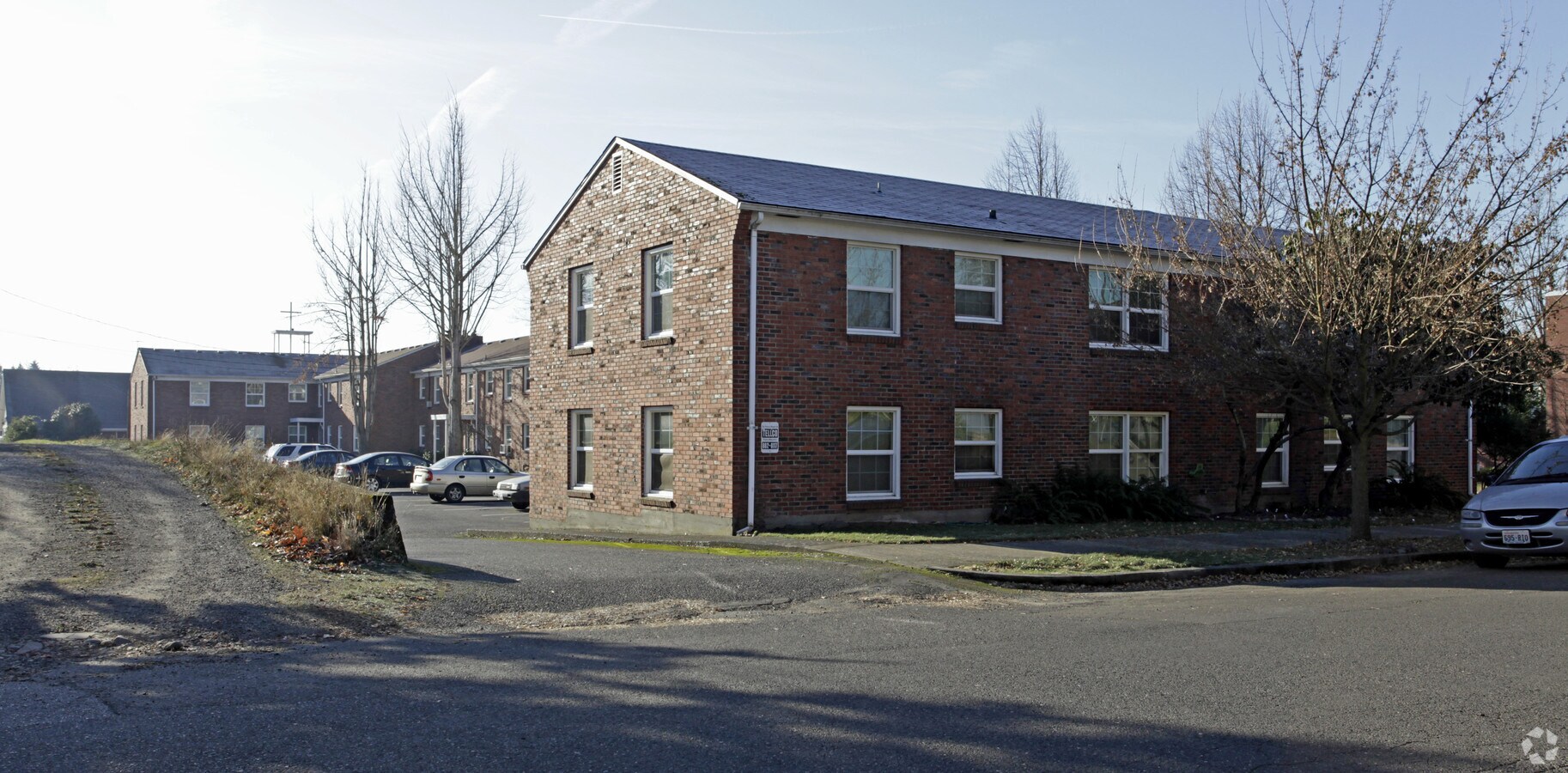 Manor Court Apartments - Manor Court Apartments