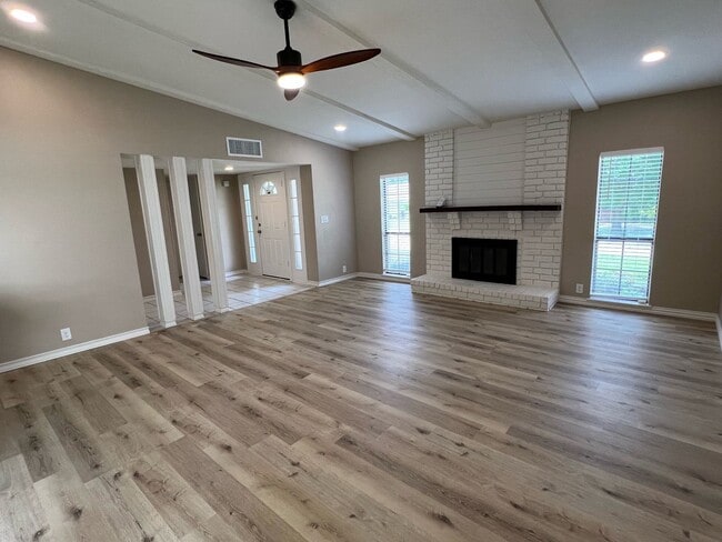 Photo - 6700 Forestview Dr