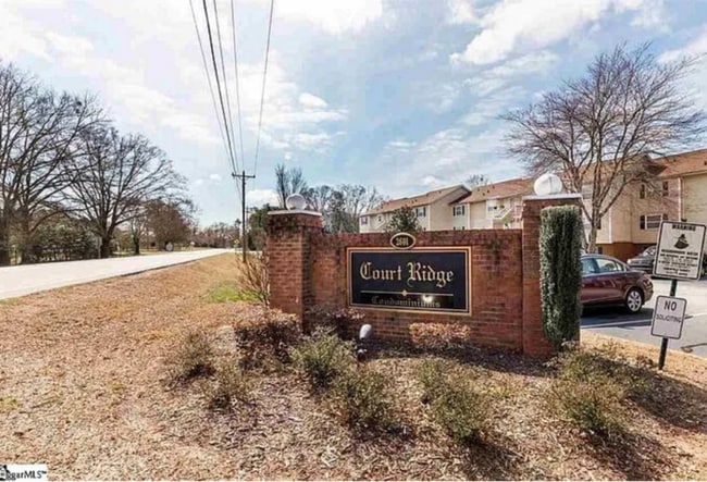 Building Photo - 2 bedroom 2 bathroom condo near Furman Unit E202