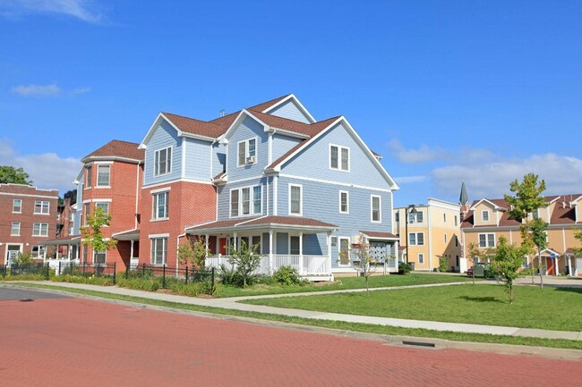 Photo - 137 Wyllys St Unit #137