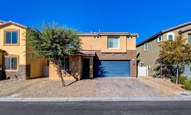 Building Photo - Stunning 3-bedroom, 2.5-bath home