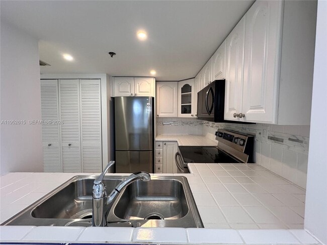 Photo - 540 Brickell Key Dr Unit 302