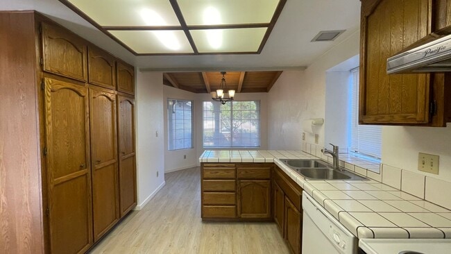 Photo - 228 Puddingstone Rd