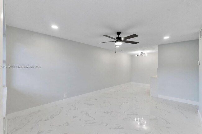 Building Photo - 5305 NW 18th St Unit 5305 Rental