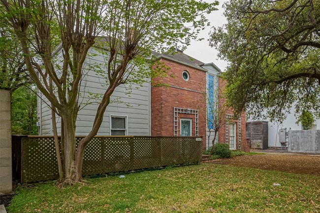 Photo - 2163 University Blvd