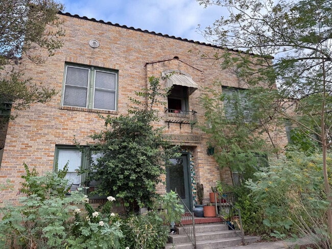 One Bed/One Bath with Historic Charm - One Bed/One Bath with Historic Charm Unit 3