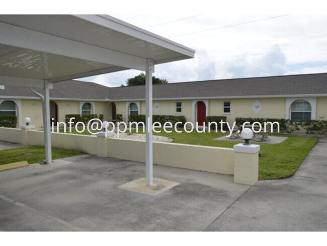 Building Photo - Great 1 bedroom condo in SW Cape-Covered P...
