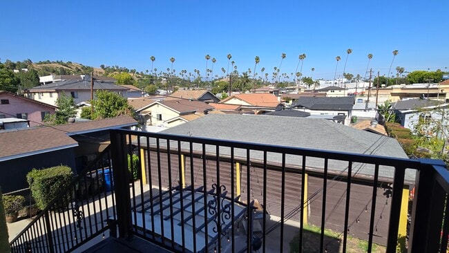 Photo - 3554 Locke Ave Unidad Locke
