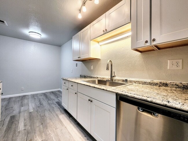 Photo - 3 Bedroom M Section Condo FOR RENT !