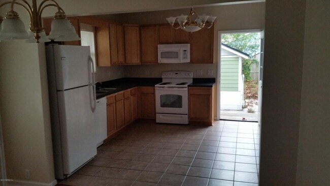 Photo - 2700 Myra St