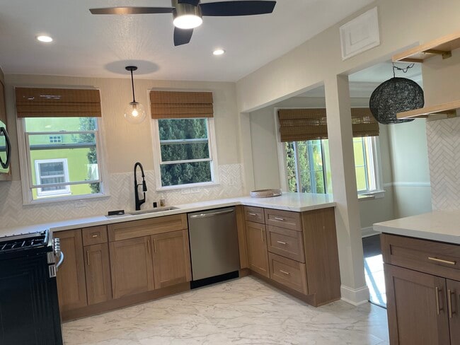 Photo - 1242 Stearns Dr Unit Upper