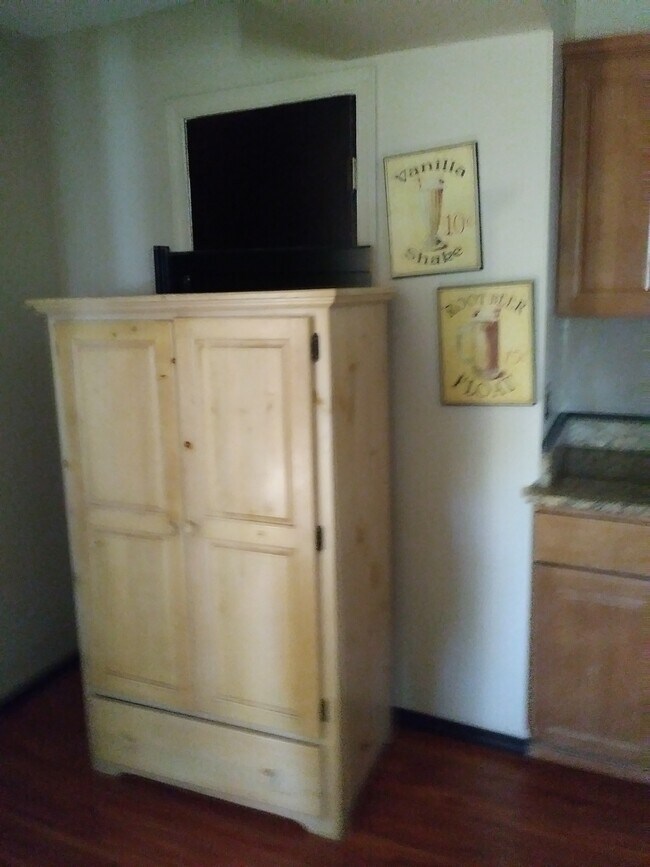 Photo - 72 Woodbine Dr