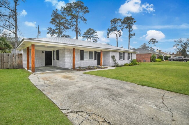 1015 Reita St