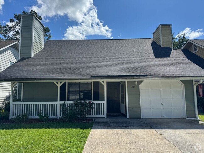 Building Photo - 2 bedroom Townhouse