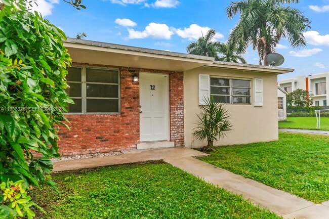 Building Photo - 72 NW 162nd St Unit 72