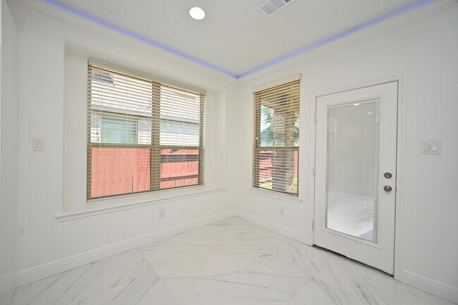 Photo - 10607 Pilkington Dr
