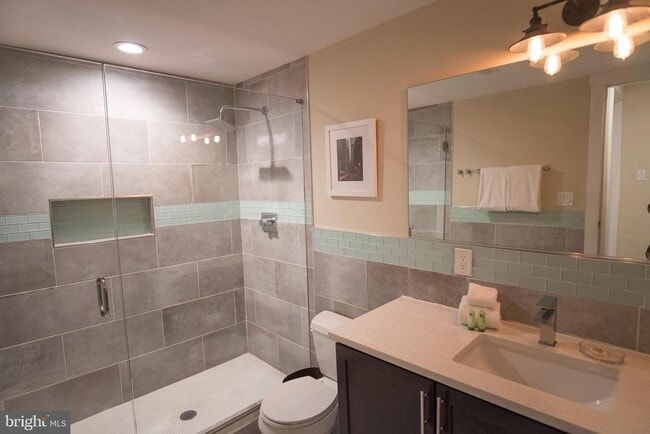 Building Photo - 238 S 20th St Unit 101