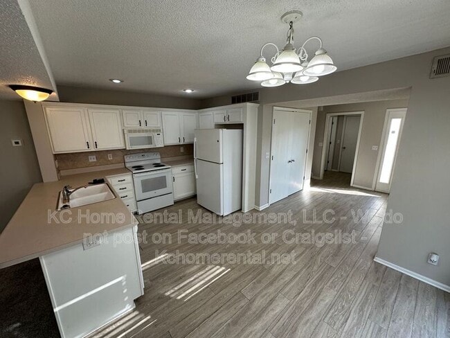 Photo - 8042 N Elmwood Ave