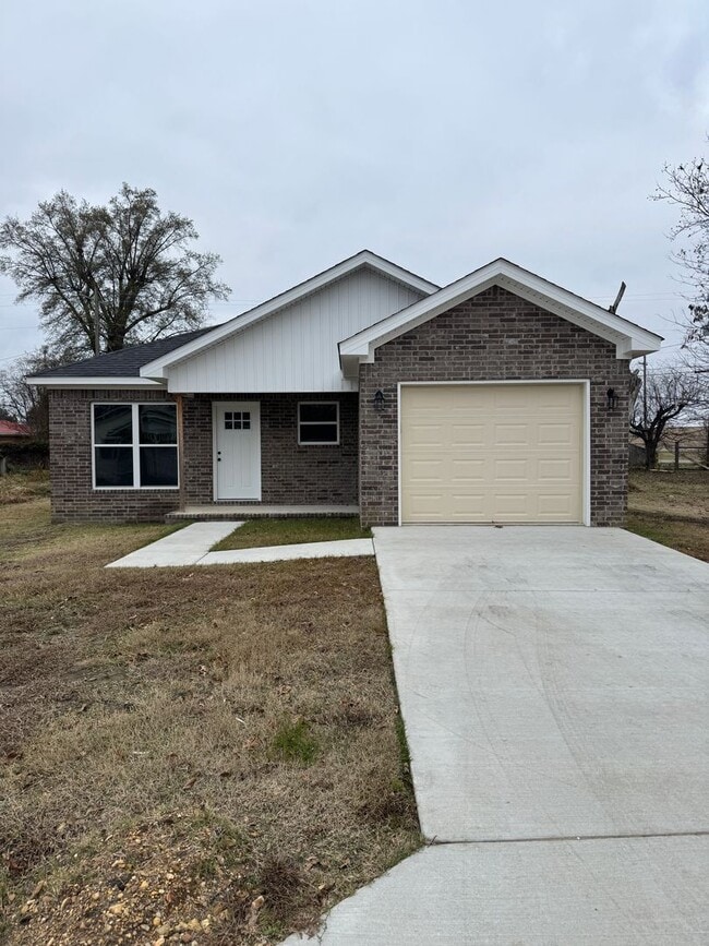 Building Photo - Brand New 3 Bed / 2 Bath In Trumann Available Now!