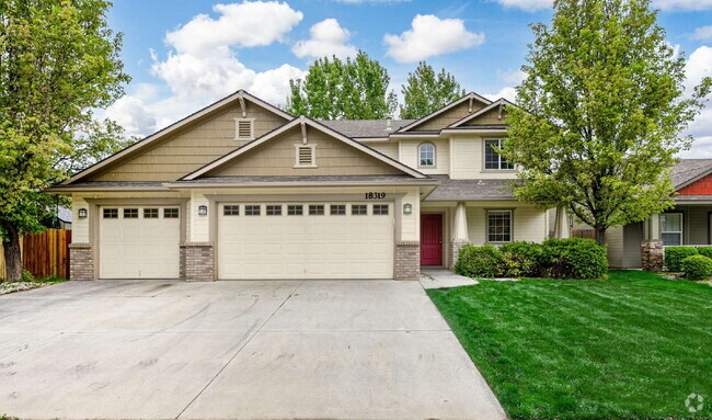 Building Photo - 3 Car Garage in Prime Location Rental