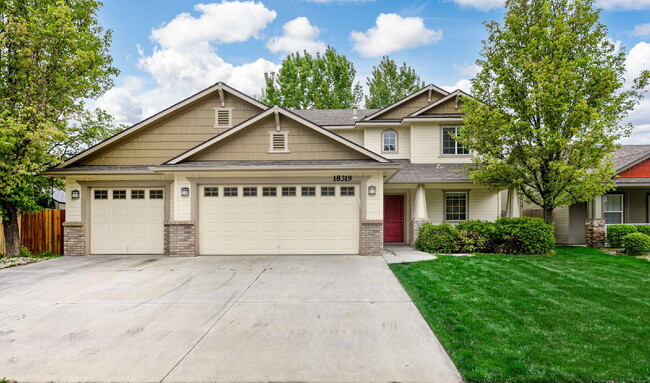 3 Car Garage in Prime Location - 3 Car Garage in Prime Location Apartment