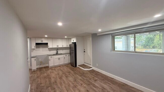 1099 Center St SW