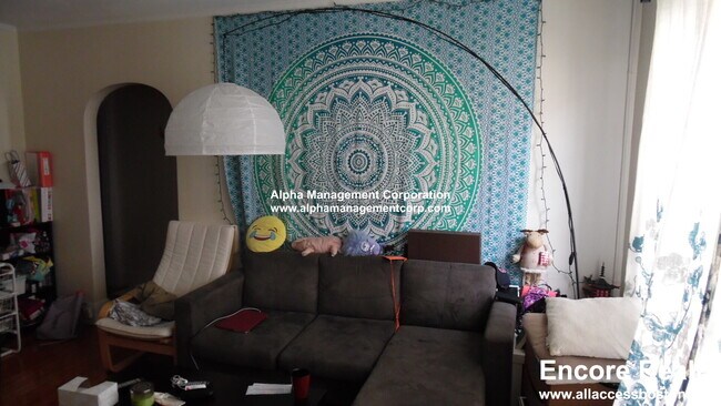 Building Photo - 349 Pleasant St