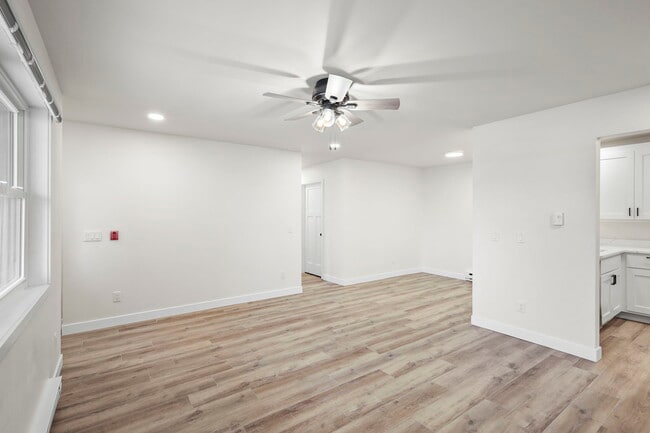 Photo - 509 S Perry Parkway