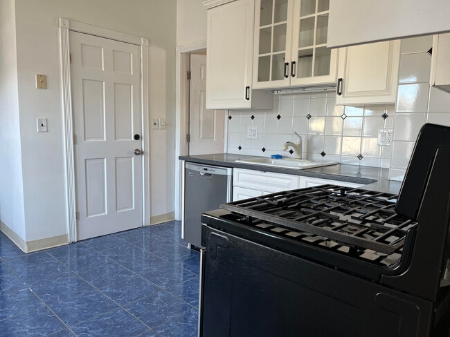 Photo - 15 Clarence St Unit 3