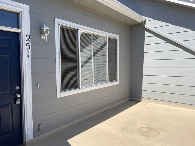 Building Photo - 2nd floor - 2 bed 2 bath with loft in Aurora!