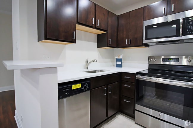Building Photo - 204 E Chestnut St Rental