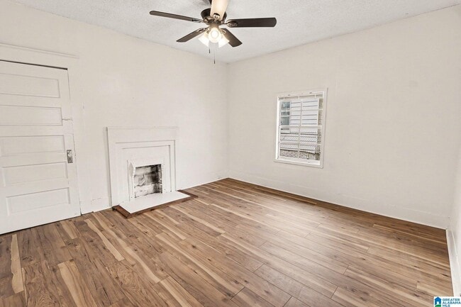 Photo - 456 1st St N