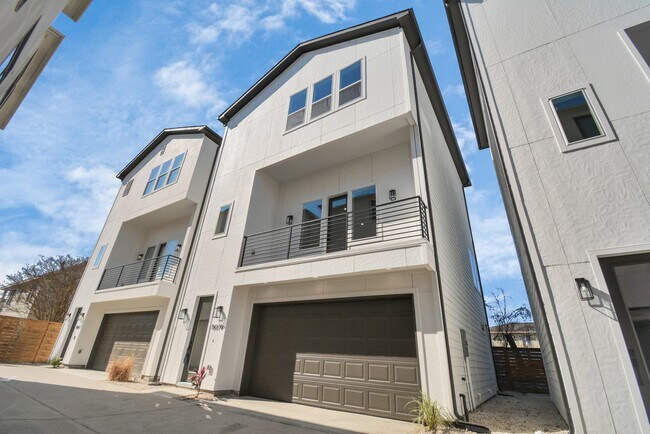 Photo - 1507 Robin St