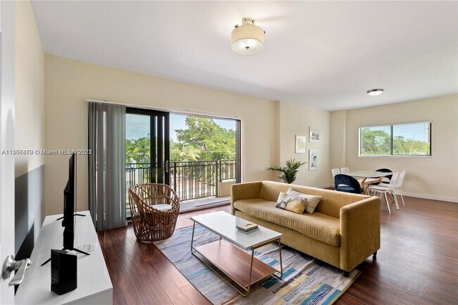 Photo - 568 NE 66th St