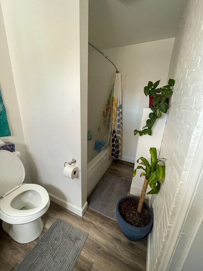 Building Photo - Market Street Unit 1512 Market St