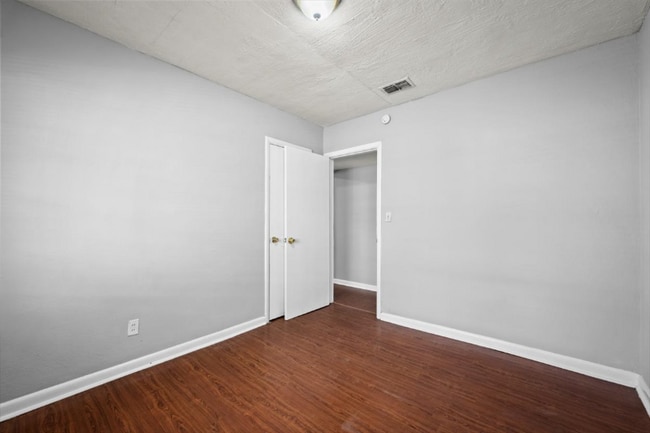 Photo - 1831 Lambert St