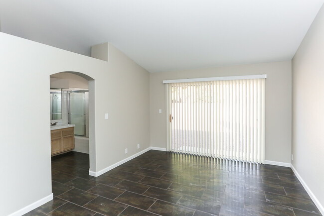 Photo - 4401 La Reina Cir