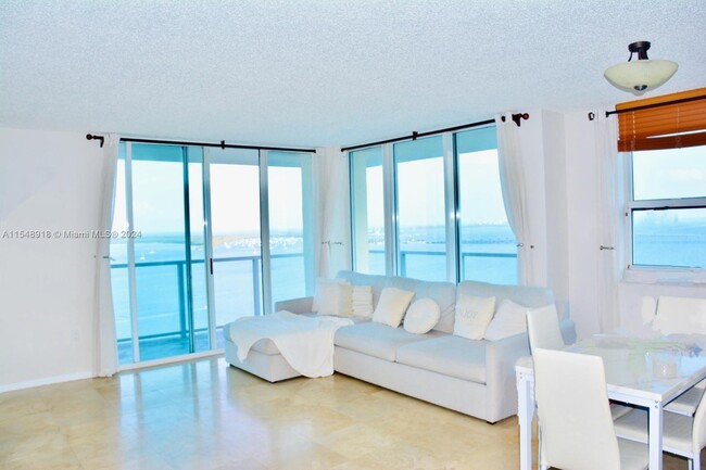 Photo - 1155 Brickell Bay Dr Unidad 2811 Rental