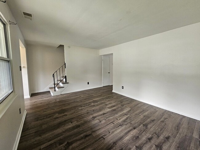 3339 Lakecrest Rd