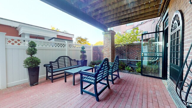 Building Photo - 290 Beacon St Unit 3 Rental