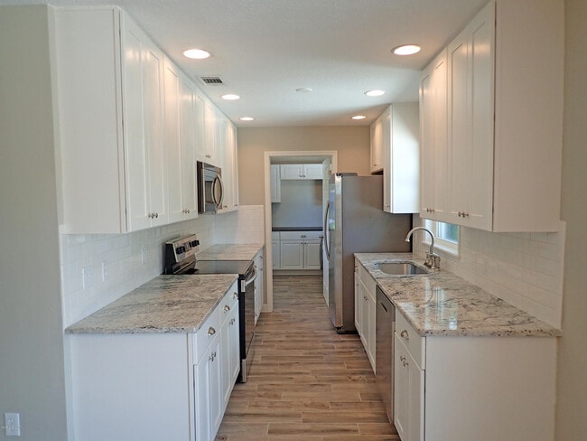 Photo - 170 Moore Ave